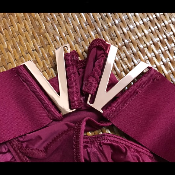 VICTORIA’S SECRET “V” Rose Golden Hardware Panties Size S - Picture 2 of 6